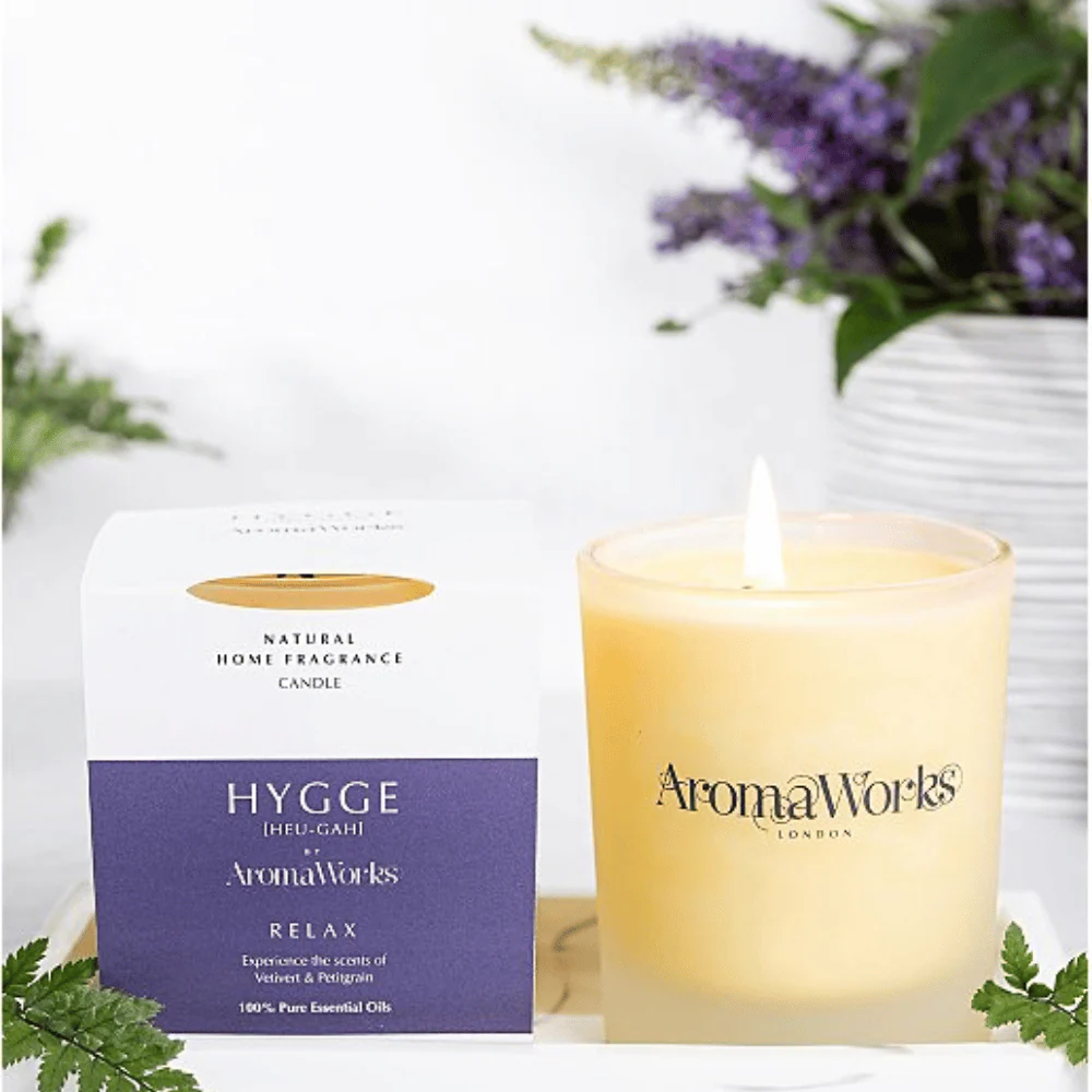 AromaWorks HYGGE RELAX - Vetivert & Petitgrain Candle with Essential Oil - Image 2